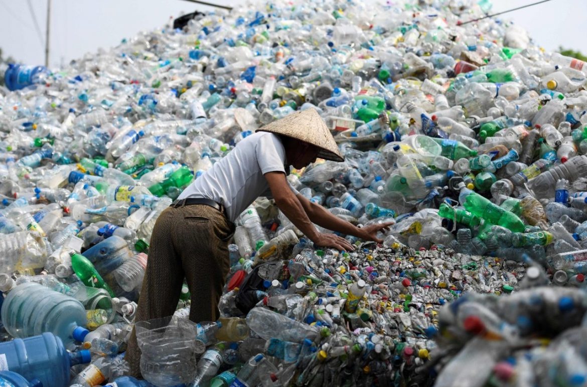 Tanzania moves to restrict the use of plastic bottles