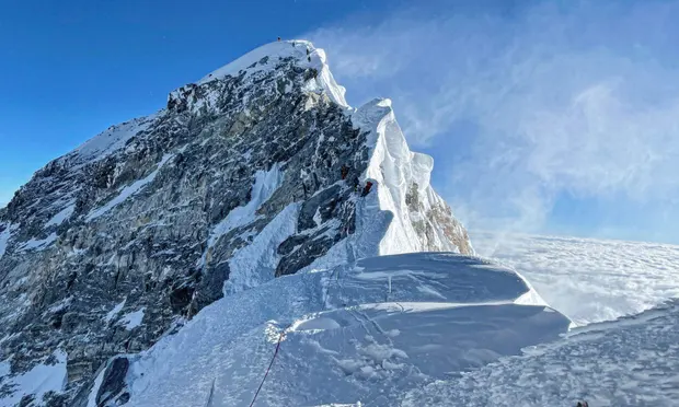 Experts say climate change to blame for up to 17 deaths on Mount Everest Image
