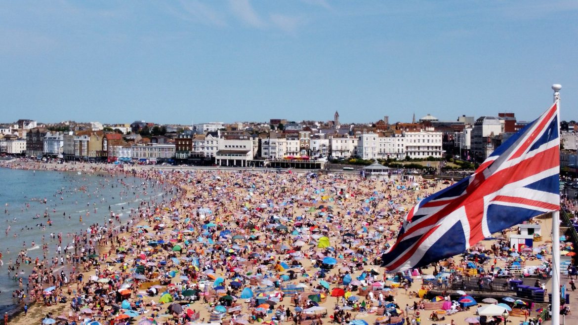 skynews-uk-summer-weather-heatwave_5837791