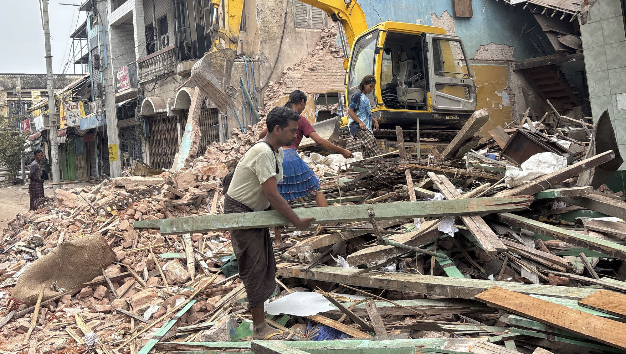 Fresh earthquake hits Myanmar Image